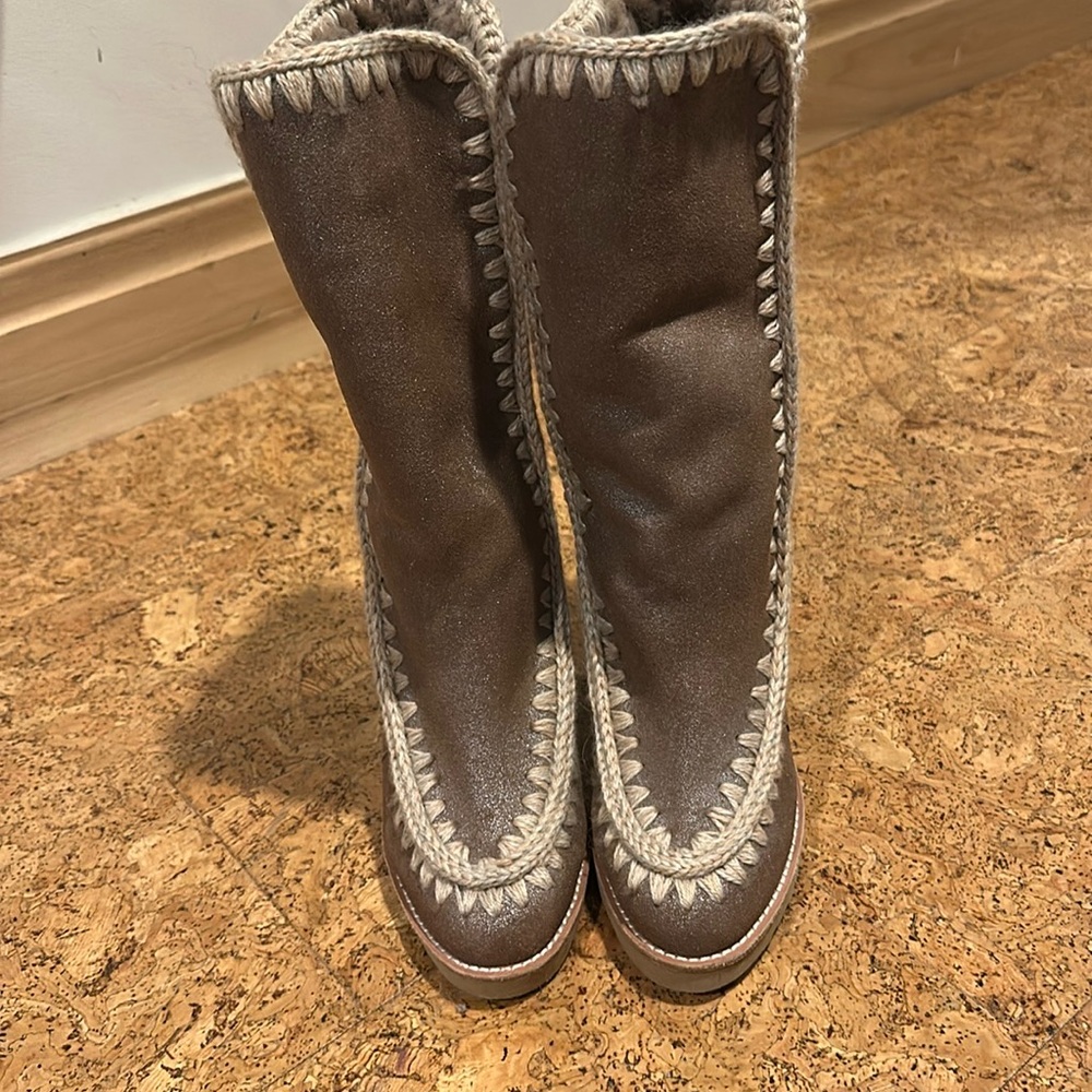 MOU Eskimo Boots